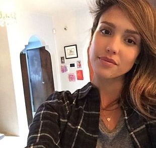 Jessica Alba Fantastic Four Ghost Actor Selfie PNG